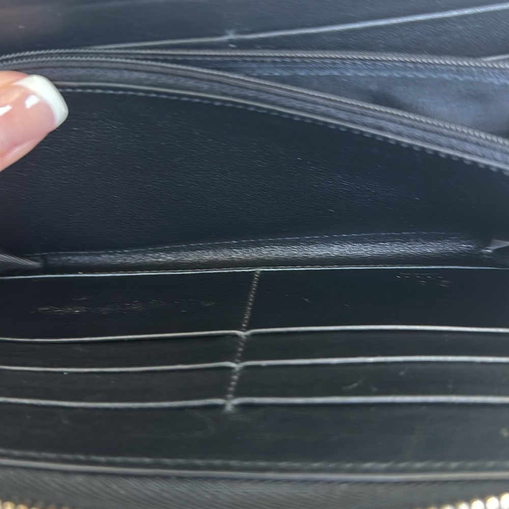 Gucci Quilted Black Zip Wallet - Picture 5 of 6